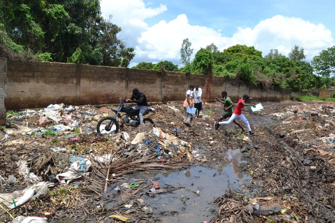 Lixo continua a ser ameaça à saúde pública no Waresta