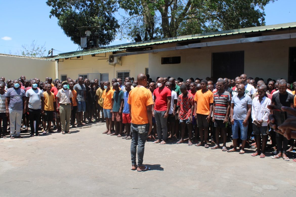 Reclusos denunciam má actuação de agentes do SERNIC