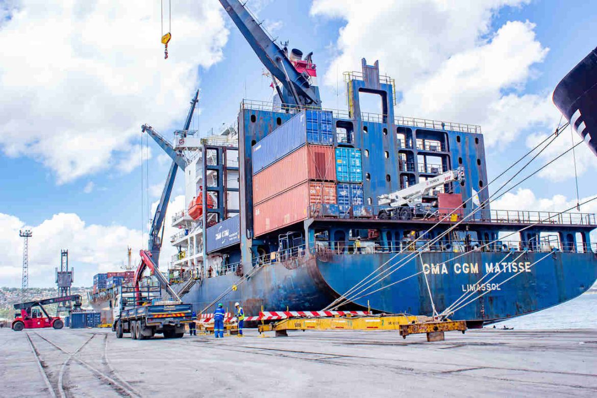 Novos equipamentos dinamizam operações no porto de Nacala