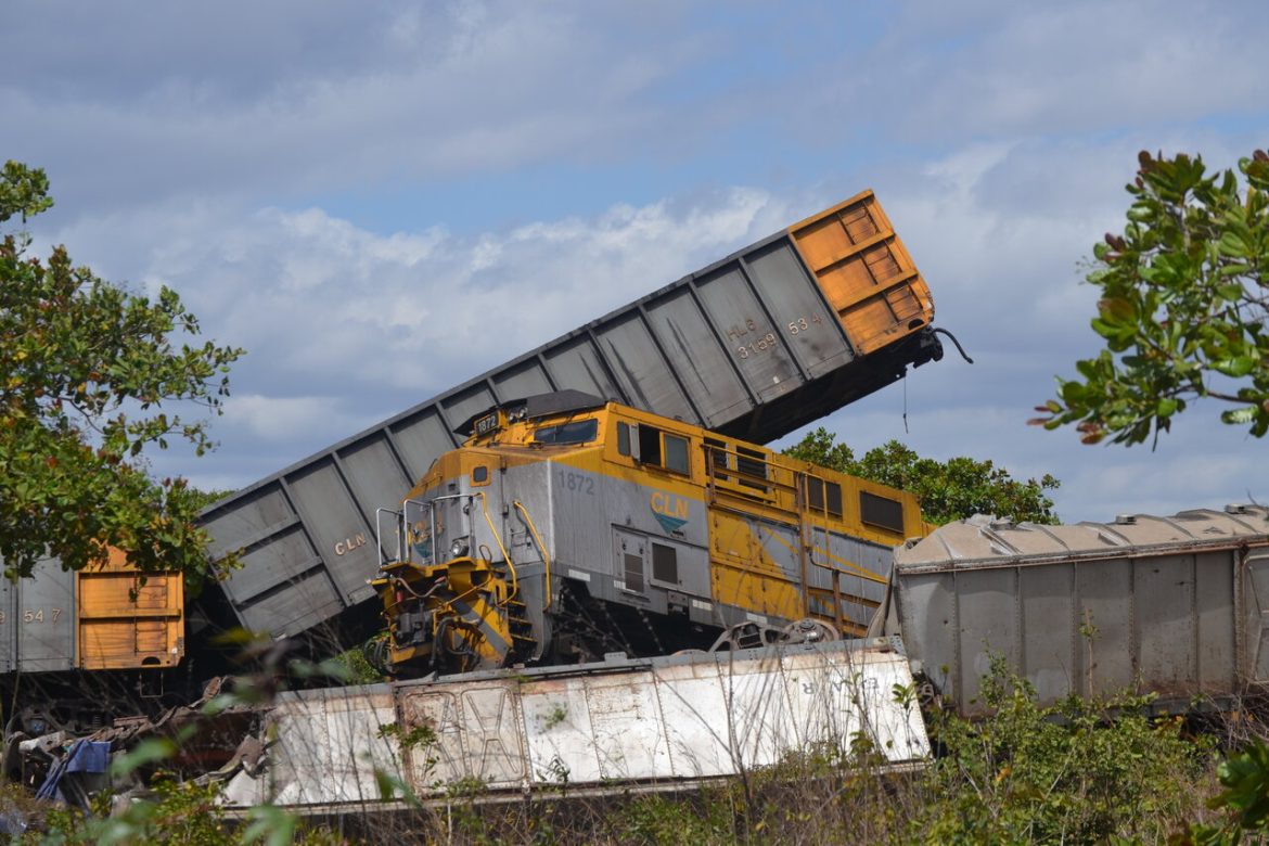 Duas locomotivas e 35 vagões descarrilam em Niassa