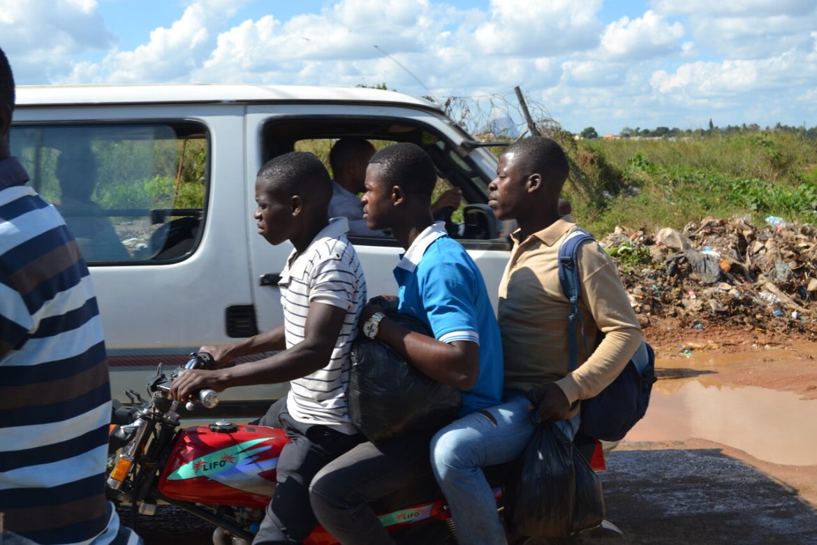 Moto-táxis fazem ligação interdistrital em Nampula