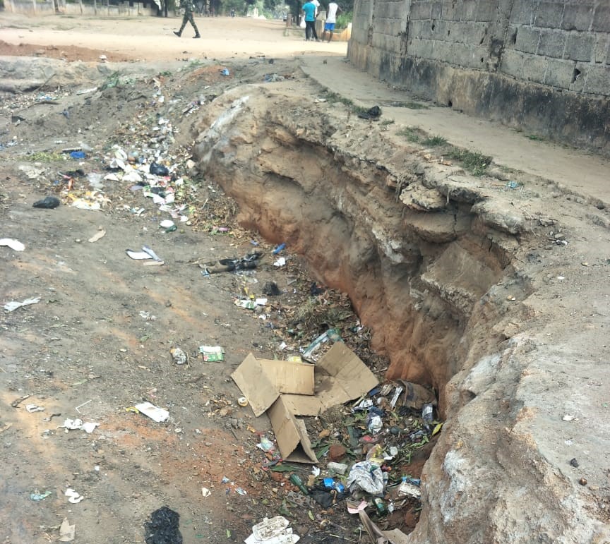 Mau uso de máquinas escavadoras causa erosão do solo