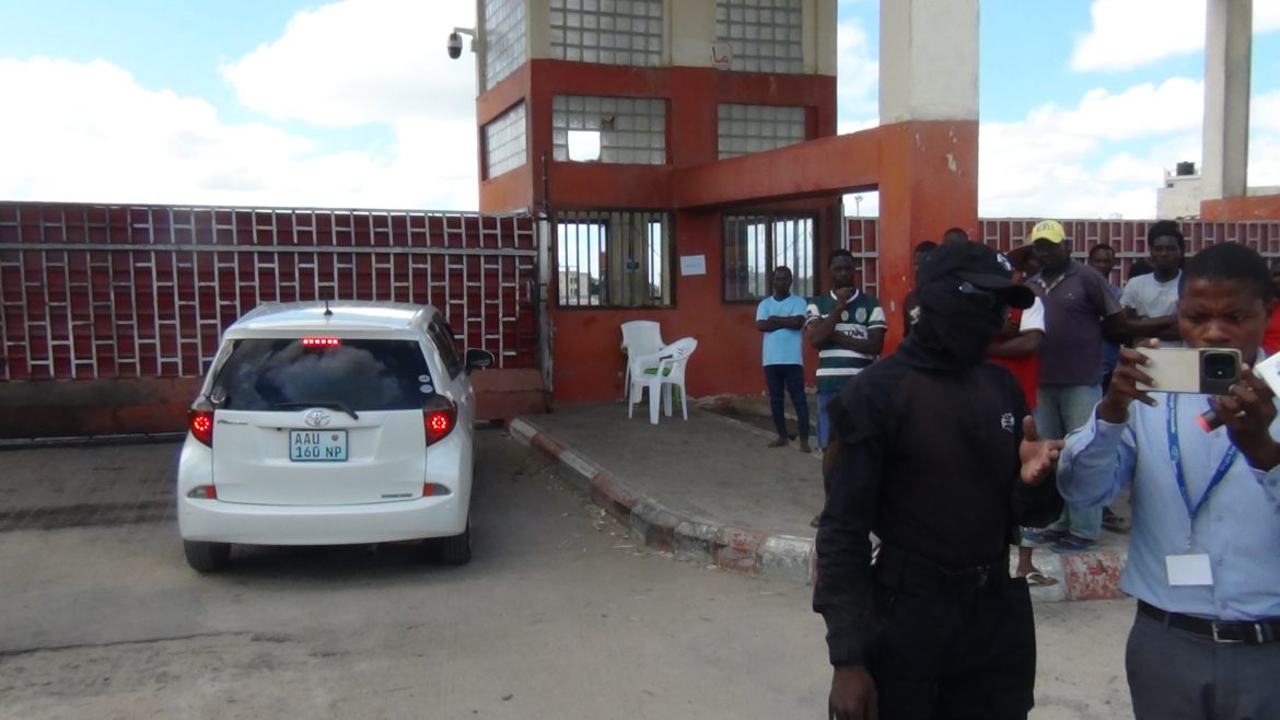 Seguranças agridem jornalistas da Woona TV