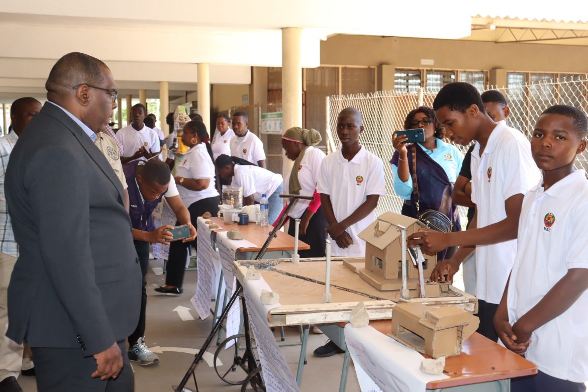 A ciência deve promover a paz e o desenvolvimento – defende Plácido Pereira
