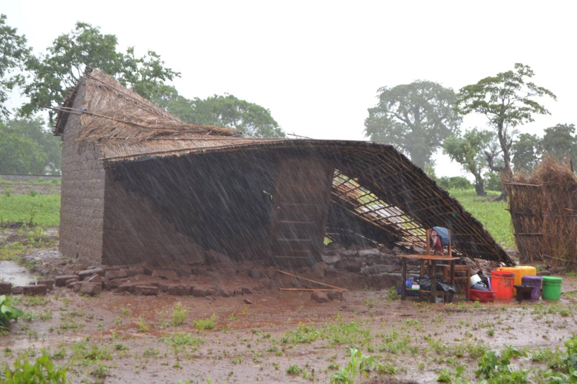 Cerca de 50 famílias viram as suas casas destruídas pelas chuvas em Mossuril e Nampula