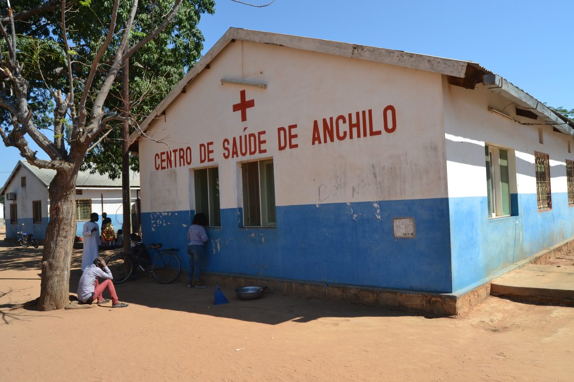 Parteiras tradicionais acusadas de não referir parturientes em Anchilo