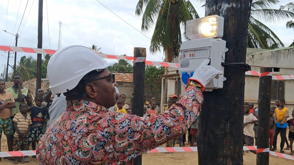 Dezassete mil habitantes de Ivaté passam a beneficiar de energia da HCB