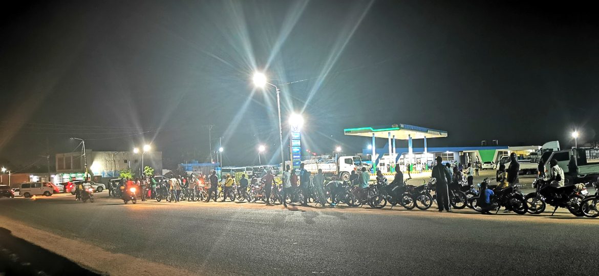 Promessa do MIREME falha e crise de gasolina mantém-se em Nampula e Nacala